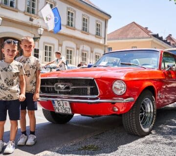 Izlozba starodobnih vozila i tehnike na Terezijani 2 360x320