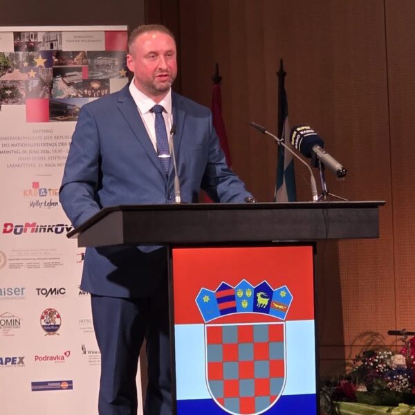Brajdić predstavlja Bjelovar pred punom dvoranom u Münchenu  3