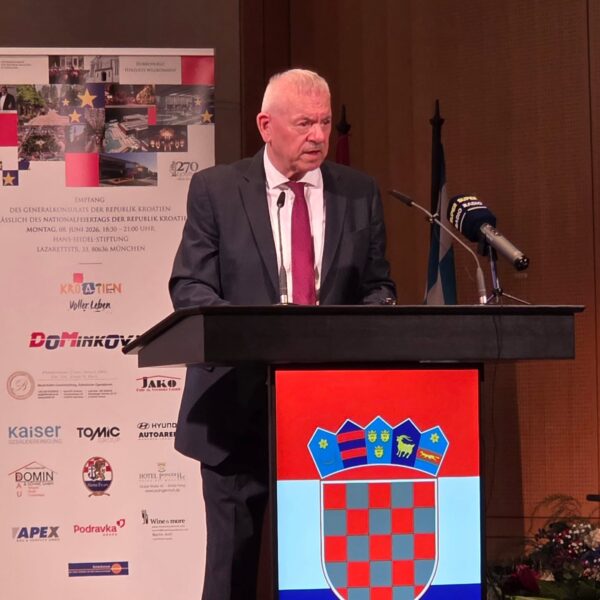 Brajdić predstavlja Bjelovar pred punom dvoranom u Münchenu   7