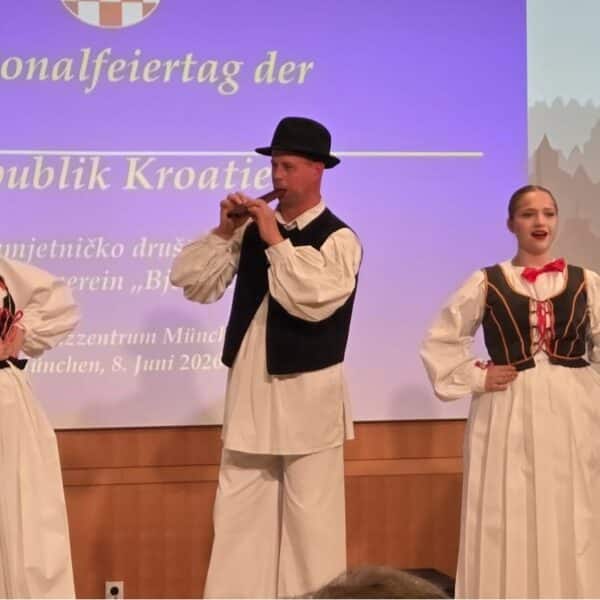 Brajdić predstavlja Bjelovar pred punom dvoranom u Münchenu   9